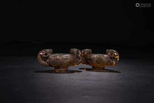 A PAIR OF AMBER CUPS WITH DRAGON HANDLERS