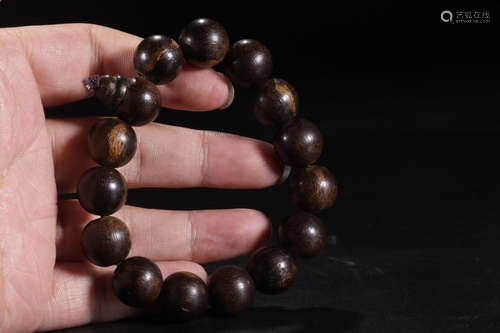 A 15 BEADS CHENXIANG WOOD BRACELET