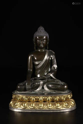 A COPPER INLAID SILVRE SAKYAMUNI BUDDHA STATUE