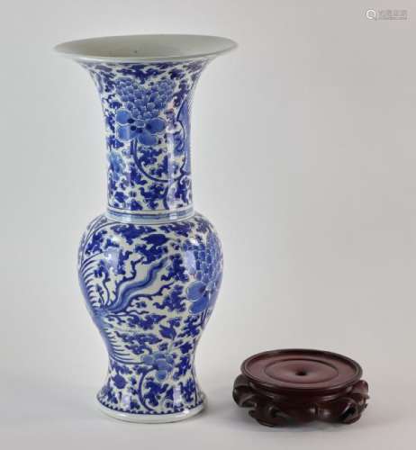 17thC Chinese Phoenix Tail Shaped Vase