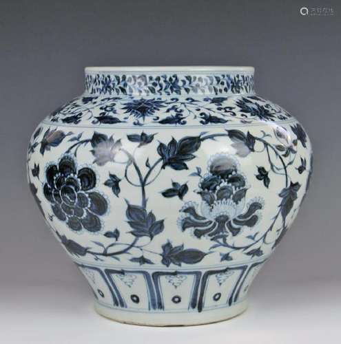 CHINESE BLUE AND WHITE FOLIAGE PORCELAIN JAR