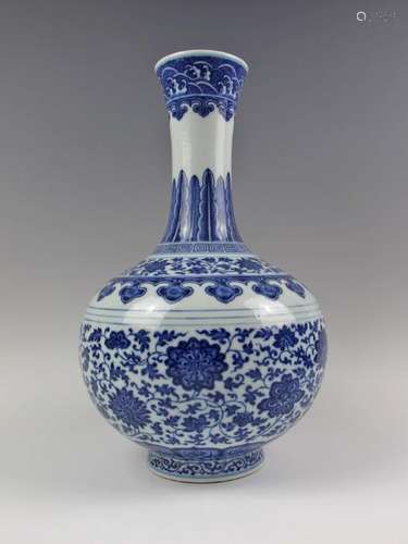 CHINESE BLUE WHITE FOLIAGE PORCELAIN VASE