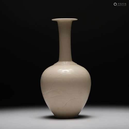 CHINESE DING KILN PORCELAIN VASE