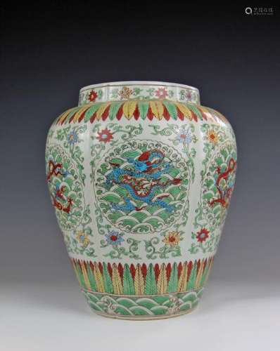 CHINESE FAMILLE VERTE DRAGON PORCELAIN JAR