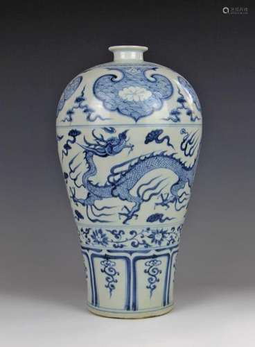 CHINESE BLUE AND WHITE DRAGON PORCELAIN MEIPING VA