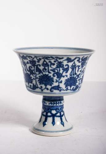 CHINESE BLUE WHITE PORCELAIN STEM CUP