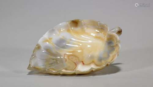MUGHAL-STYLE CARVED AGATE DISH