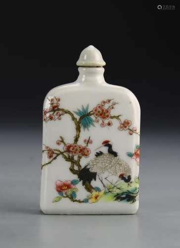 Chinese Famille Rose Snuff Bottle