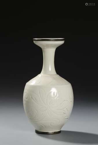 Chinese Ting-Type Baluster Vase