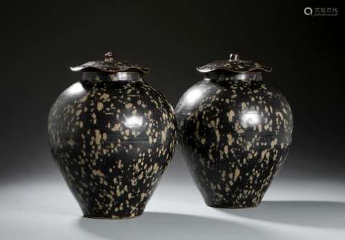 Pair of Chinese Jizhou Tortoise-Shell Glaze Jars/Covers