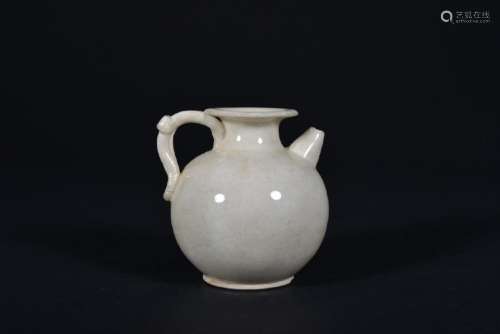 A WHITE-GLAZED EWER.TANG PERIOD
