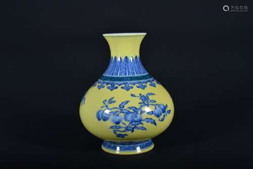 A YELLOW-GROUND BLUE AND WHITE YUHUCHUNPING.QING PERIOD