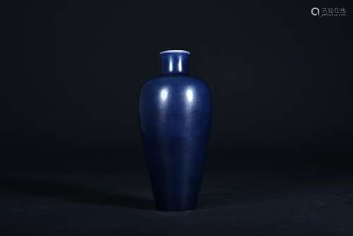 A BLUE-GLAZED VASE.QING PERIOD