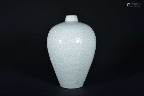 A CARVED QINGBAI-GLAZED MEIPING.SONG PERIOD