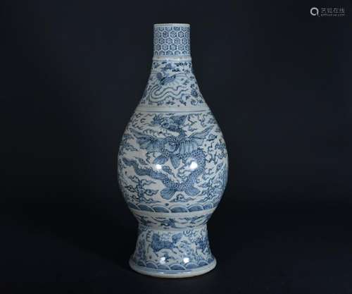 A LARGE OF BLUE AND WHITE 'DRAGON' VASE.MING PERIOD