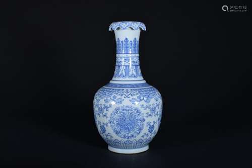 A BLUE AND WHITE BOTTLE VASE.QING PERIOD