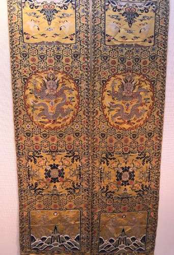 A PAIR OF YELLOW-GROUND BROCADE 'DRAGON' HANGING