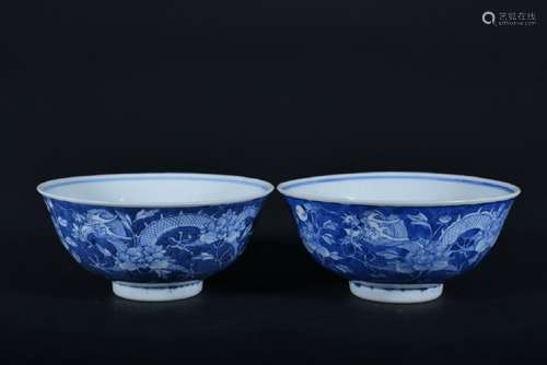 A PAIR OF BLUE AND WHITE 'DRAGON'  BOWLS.QING PERIOD