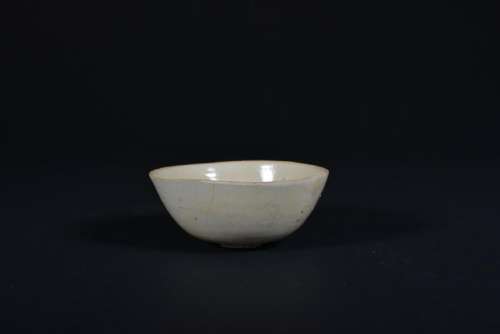 A WHITE DINGYAO BOWL.SONG PERIOD