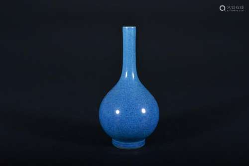 A ROBIN'S EGG BLUE-GLAZED BOTTLE VASE.QING PERIOD