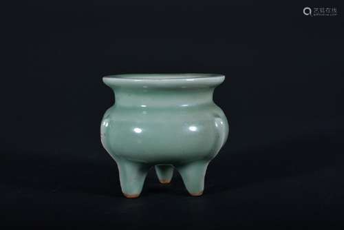 A LONGQUAN CELADON-GLAZED TRIPOD CENSER.SONG PERIOD