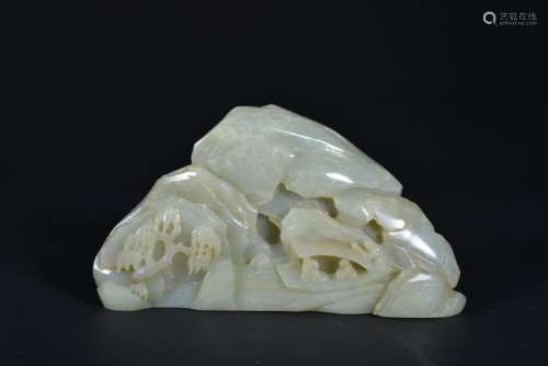 A WHITE JADE CARVING OF BOULDER.QING PERIOD