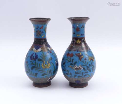 Paar CloisonnÃ©-Vasen â Japan, 19. Jh.