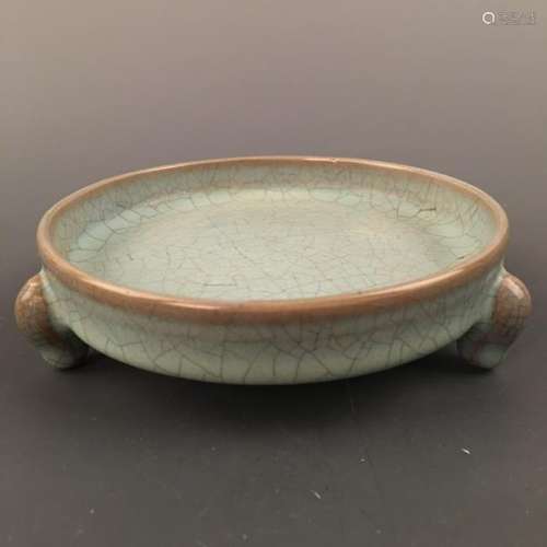 Chinese Celdon Glazed Tripod Dish