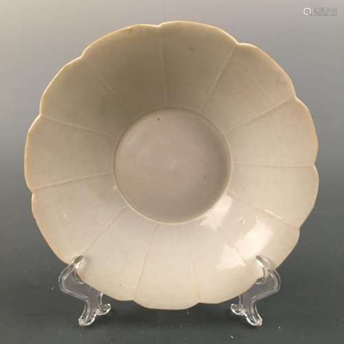 Chinese White Glazed Floral Shape Plate