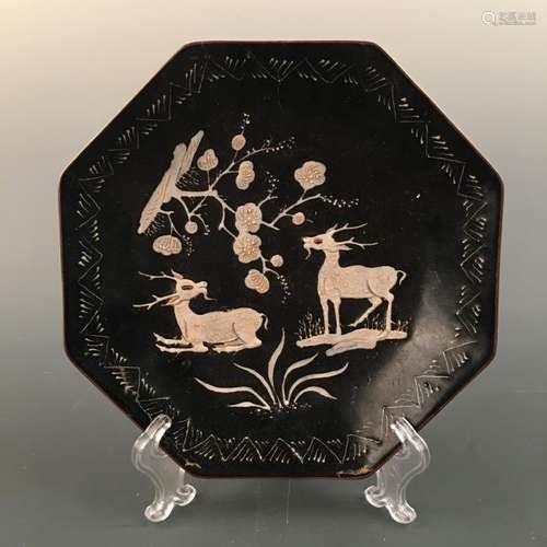 Chinese Ding Ware Engraved Design 'Deer' Hexagon Plate