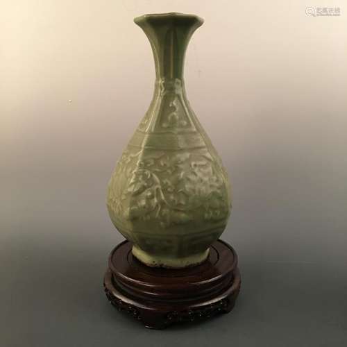 Chinese Yue Ware Bottle Garlic Vase