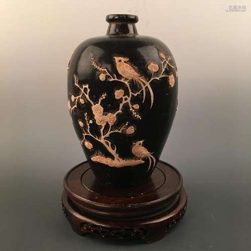 Chinese Ding Ware Engraved Design Meiping Vase