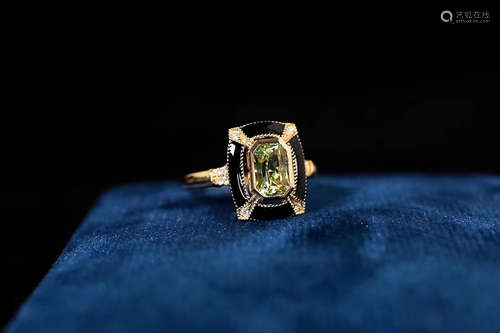 EMERALD DIAMOND RING