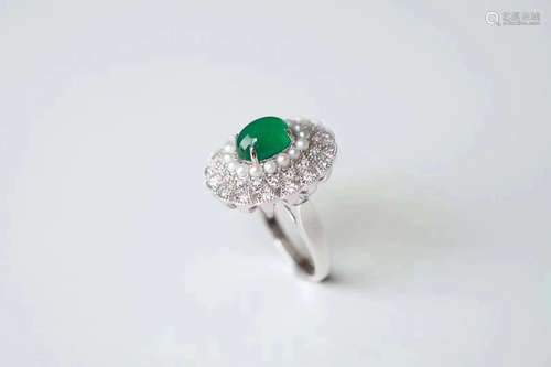 18K EMERALD RING WITH DIAMOND AND PEARL