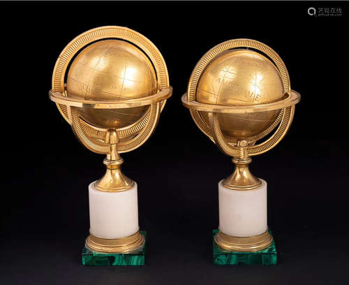 PAIR OF GLIT GLOBES