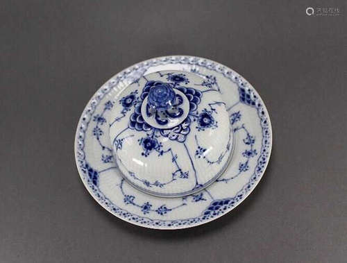 DENMARK ROYAL COPENHAGEN PORCELAIN CAPPING PLATE