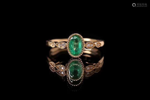 18K EMERALD RING WITH DIAMOND