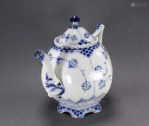 DENMARK ROYAL COPENHAGEN PORCELAIN TEAPOT