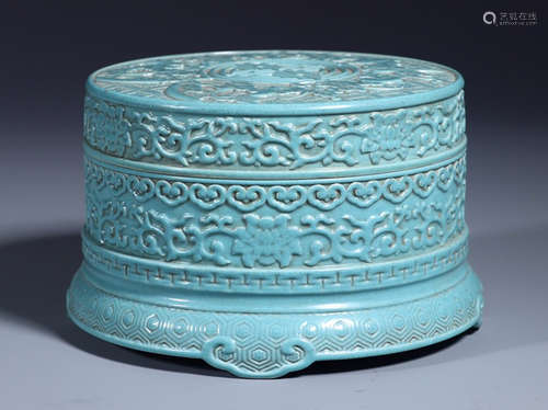 DAQING QIANLONG NIAN ZHI MARK BLUE GLAZE WARP FLOWER COVER BOX