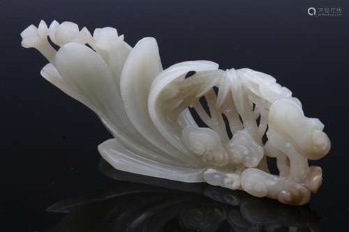 [CHINESE] 20TH CENTURY STYLED JADE CARVED ORNAMENT IN THE SHAPE OF FLOWERS AND GRASS(190g) L:6