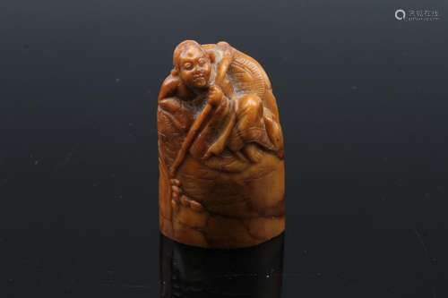 [CHINESE]A TIAN HUANG STONE MADE SEAL CARVED WITH FIGURES PATTERN L:1.25