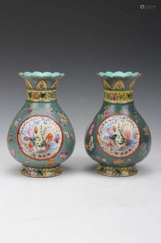 [CHINESE]A PAIR OF DA QING QIAN LONG NIAN ZHI MARKED FAMILLE ROSE PORCELAIN VASED PAINTED WITH BUTTERFLY FIGURE W:5.25