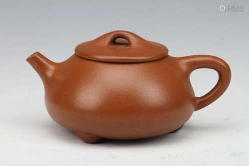 [CHINESE]A GU JING ZHOU MARKED YI XING GLAY TEAPOT L:5.5