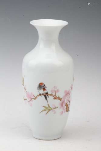 [CHINESE]DA QING QIAN LONG NIAN ZHI MARKED FAMILLE ROSE PORCELAIN VASE PAINTED WITH FLOWER AND BIRD PATTERN W:3.25