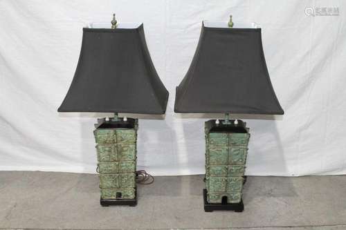 A PAIR OF 20TH CENTURY PERIOD STYLED BRONZE CARVED CRAFTED TABLE LAMPS(TOTAL 2 ITEMS) L:15.5