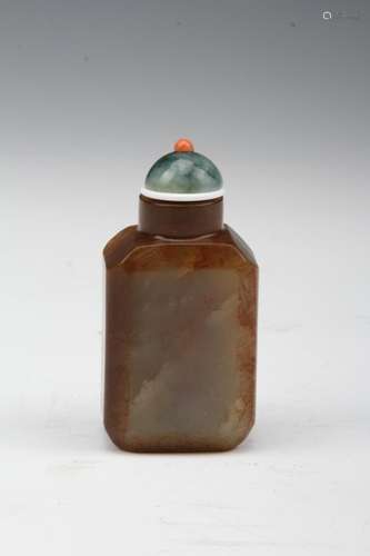 [CHINESE]A 20TH CENTURY STYLED JADE CARVED SNUFF BOTTLE WITH JADEITE LIP W:1.5