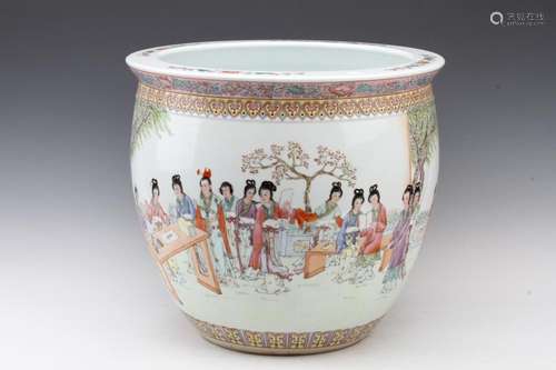 [CHINESE]A FAMILLE ROSE PORCELAIN JAR WITH STAND PAINTED WITH FLOWER AND BEAUTY PATTERN L:16