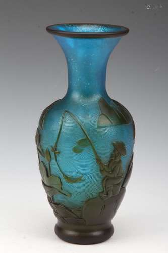 [CHINESE]A QIAN LONG NIAN ZHI MARKED PEKING GLASS VASE CARVED WITH FISHMAN W:5.25