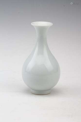 [CHINESE] DA QING QIAN LONG NIAN ZHI MARKED WHITE GLAZED PORCELAIN VASE L:3.25