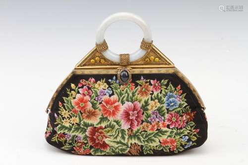 [CHINESE]A REPUBLIC OF CHINA PERIOD STYLED KNITTING FLOWER HAND BAG WITH JADE HANDLE L:9